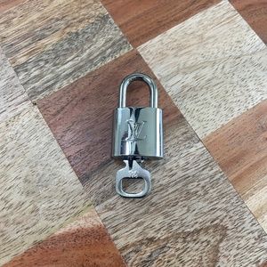Louis Vuitton Silver Key Holder Accessory